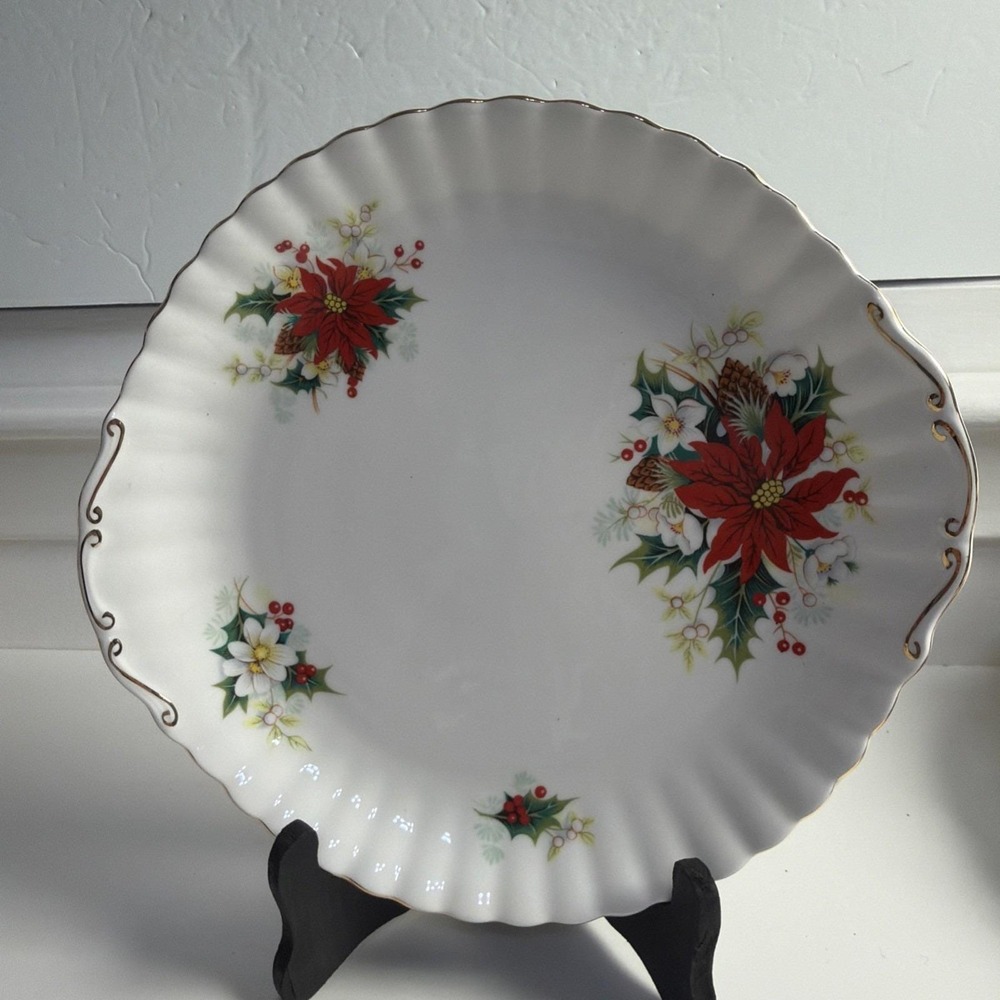 Vintage ROYAL ALBERT POINSETTIA 1 CAKE Serving PLATE 10 1/2" Gold Rim